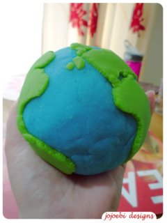 Playdough Earth (Photo from Jojoebi Designs)