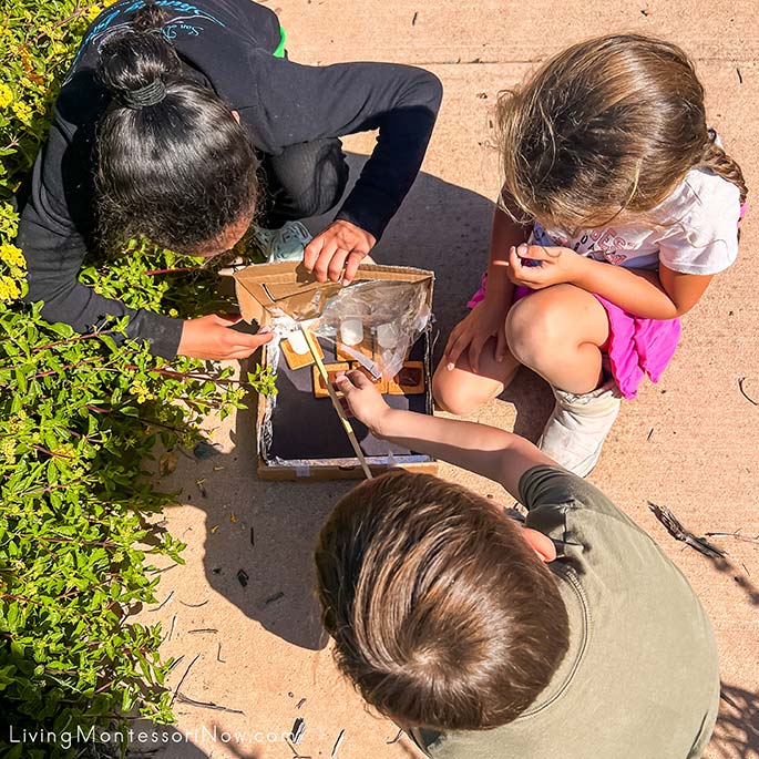 Getting Reading to Eat the S'mores Getting Reading to Eat the S'mores